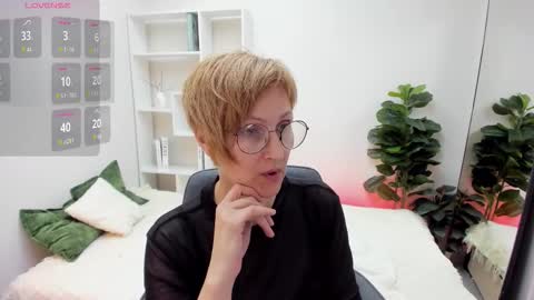 Paris online show from March 2026 06:00:01 PM