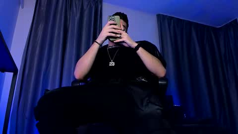 Paris online show from December 2025 08:15:02 PM