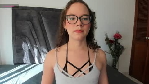 Snapshot of paris_mendez chatting on June 2026 12:58:02 PM PARIS LOVE online show from June 2026 12:58:02 PM