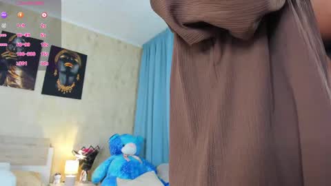 Paris online show from February 2025 05:10:01 AM