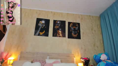 Paris online show from February 2025 05:00:01 AM