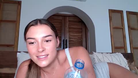Snapshot of parisbabyxox chatting on December 2024 01:15:02 AM ParisBabyxox online show from December 2024 01:15:02 AM