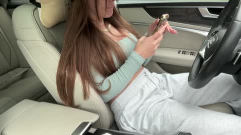 Andreea online show from October 2025 08:37:01 AM