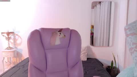 Sofa online show from March 2026 06:46:01 PM