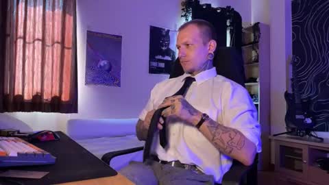 Snapshot of paul_razor chatting on February 2026 02:37:02 AM Paul online show from February 2026 02:37:02 AM