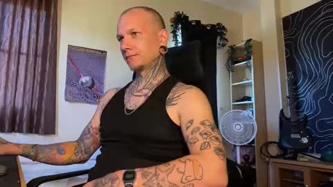 Snapshot of paul_razor chatting on February 2026 07:25:01 AM Paul online show from February 2026 07:25:01 AM