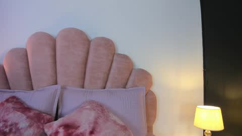 Paula   online show from April 2026 10:57:02 AM