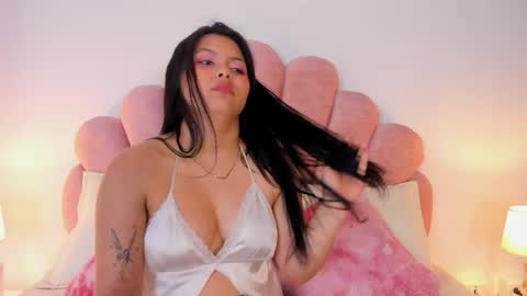 Paula   online show from April 2026 10:11:02 PM