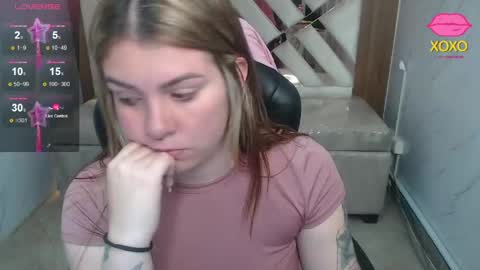 Snapshot of paula_b_ chatting on May 2026 12:43:01 PM Paula online show from May 2026 12:43:01 PM