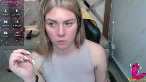 Snapshot of paula_b_ chatting on May 2026 12:44:01 PM Paula online show from May 2026 12:44:01 PM