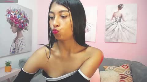 Pau online show from November 2025 12:20:01 PM