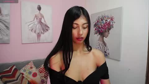 Pau online show from December 2025 12:43:02 PM