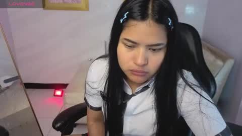 Snapshot of paulette_v chatting on June 2026 01:04:01 PM Live 800am 200pm COLOMBIAN HOUR online show from June 2026 01:04:01 PM