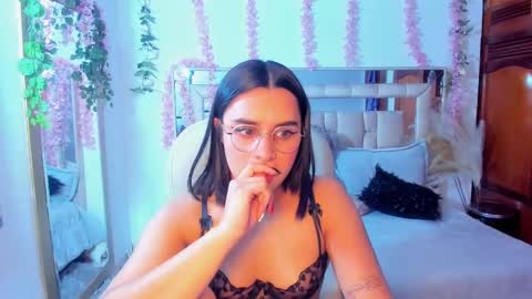 paulha_miller online show from October 2025 12:02:01 PM