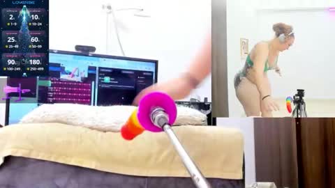 Paulina Davis  online show from December 2025 12:18:01 AM