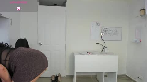 paulina online show from October 2025 06:52:01 PM