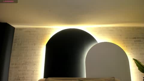 Paulina Santos  online show from November 2025 05:11:01 PM