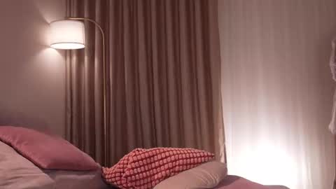 pauline_7 online show from February 2026 06:11:02 PM