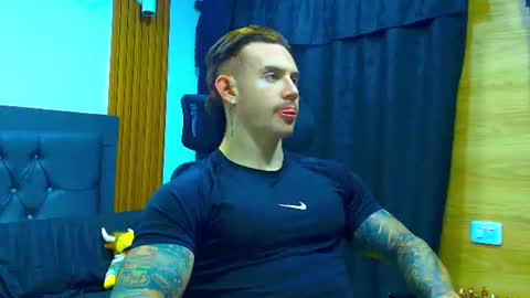 Snapshot of paulthompson_ chatting on June 2026 05:31:01 AM Paul online show from June 2026 05:31:01 AM