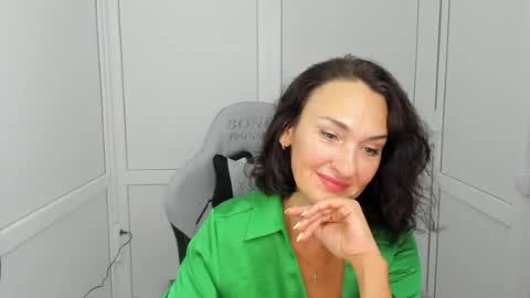 Snapshot of peachboomm chatting on August 2026 06:27:02 AM Christina online show from August 2026 06:27:02 AM
