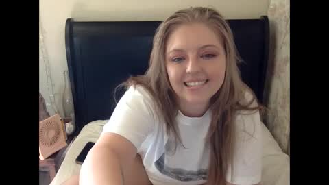 Snapshot of peachritual chatting on September 2025 08:31:01 PM PeachRitual online show from September 2025 08:31:01 PM