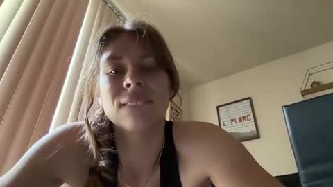 Snapshot of peachydesire chatting on May 2026 03:52:02 PM peachydesire online show from May 2026 03:52:02 PM