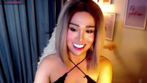 Snapshot of peakaboo_xx chatting on May 2026 04:37:02 PM Angel Creamdensada online show from May 2026 04:37:02 PM