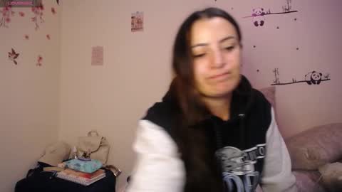 Snapshot of pearl_3 chatting on November 2025 04:12:01 AM Pearl online show from November 2025 04:12:01 AM