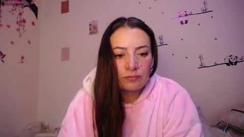 Snapshot of pearl_3 chatting on November 2025 04:25:02 AM Pearl online show from November 2025 04:25:02 AM