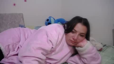 Snapshot of pearl_3 chatting on February 2026 04:18:02 AM Pearl online show from February 2026 04:18:02 AM