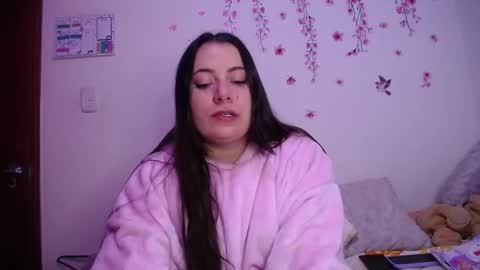 Snapshot of pearl_3 chatting on February 2026 04:45:01 AM Pearl online show from February 2026 04:45:01 AM