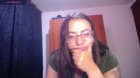 Snapshot of pearl_3 chatting on March 2026 04:18:01 AM Pearl online show from March 2026 04:18:01 AM