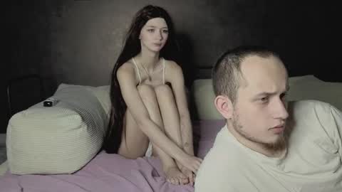 Snapshot of pearl_couple chatting on May 2026 09:05:01 AM Rina and Max online show from May 2026 09:05:01 AM