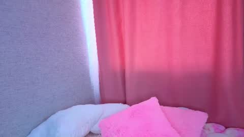 Snapshot of pearly_peach_ chatting on June 2026 09:14:01 AM pearly_peach_ online show from June 2026 09:14:01 AM