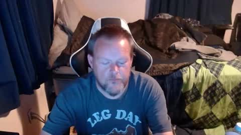 Snapshot of pecker40 chatting on December 2024 02:27:01 AM pecker40 online show from December 2024 02:27:01 AM