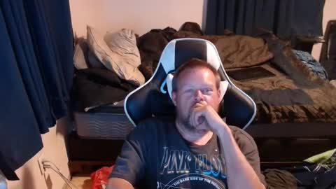 Snapshot of pecker40 chatting on December 2024 03:18:02 AM pecker40 online show from December 2024 03:18:02 AM