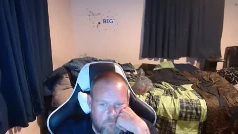 Snapshot of pecker40 chatting on December 2024 03:23:02 AM pecker40 online show from December 2024 03:23:02 AM