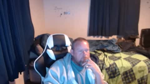 Snapshot of pecker40 chatting on January 2025 10:18:01 PM pecker40 online show from January 2025 10:18:01 PM