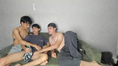 Snapshot of pelusos_mens chatting on April 2026 08:57:02 PM CAIN-19 ALLEN-18 RONALD-18 AUSTIN-18 MOD DANTE online show from April 2026 08:57:02 PM