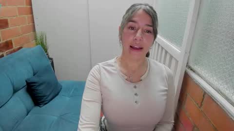 Penelope online show from November 2025 06:54:01 PM