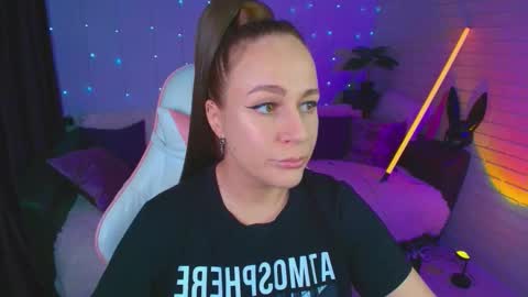 Dia  online show from October 2025 09:00:02 PM