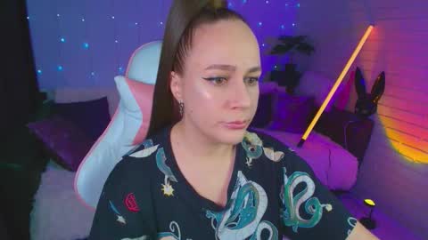 Dia  online show from November 2025 02:33:01 AM