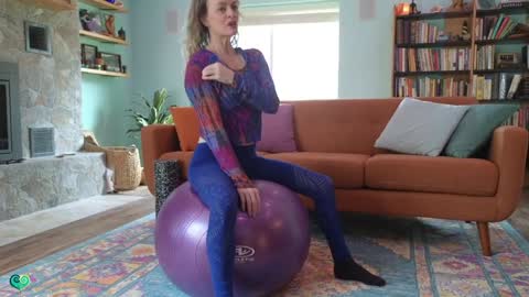 Peppermint and Dusty  online show from February 2026 07:01:02 PM