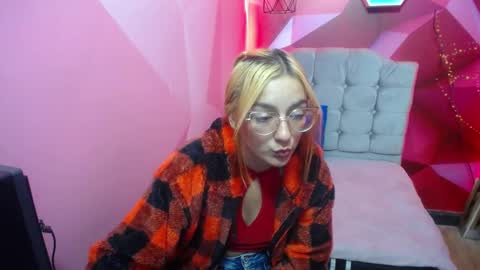 Snapshot of perla_red chatting on January 2025 03:48:01 PM PERLA RED online show from January 2025 03:48:01 PM