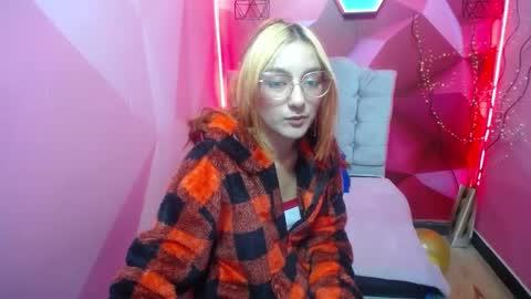 Snapshot of perla_red chatting on January 2025 12:20:02 PM PERLA RED online show from January 2025 12:20:02 PM