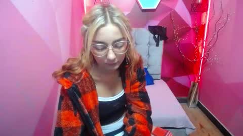 Snapshot of perla_red chatting on January 2025 11:59:02 AM PERLA RED online show from January 2025 11:59:02 AM