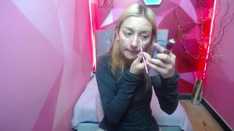Snapshot of perla_red chatting on January 2025 12:20:02 PM PERLA RED online show from January 2025 12:20:02 PM