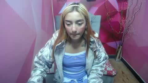 Snapshot of perla_red chatting on February 2025 12:05:02 PM PERLA RED online show from February 2025 12:05:02 PM
