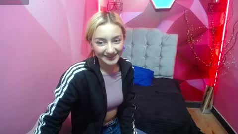 Snapshot of perla_red chatting on February 2025 12:22:02 PM PERLA RED online show from February 2025 12:22:02 PM