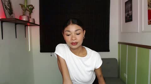 Perla online show from November 2025 07:23:02 PM